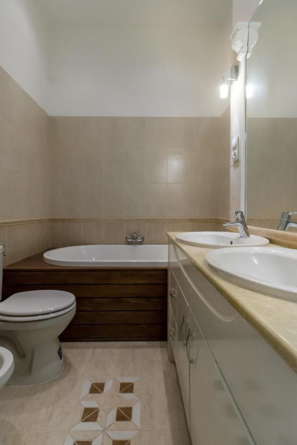 Spacious Riverside Residency - Magnificent View Budapest Exterior photo