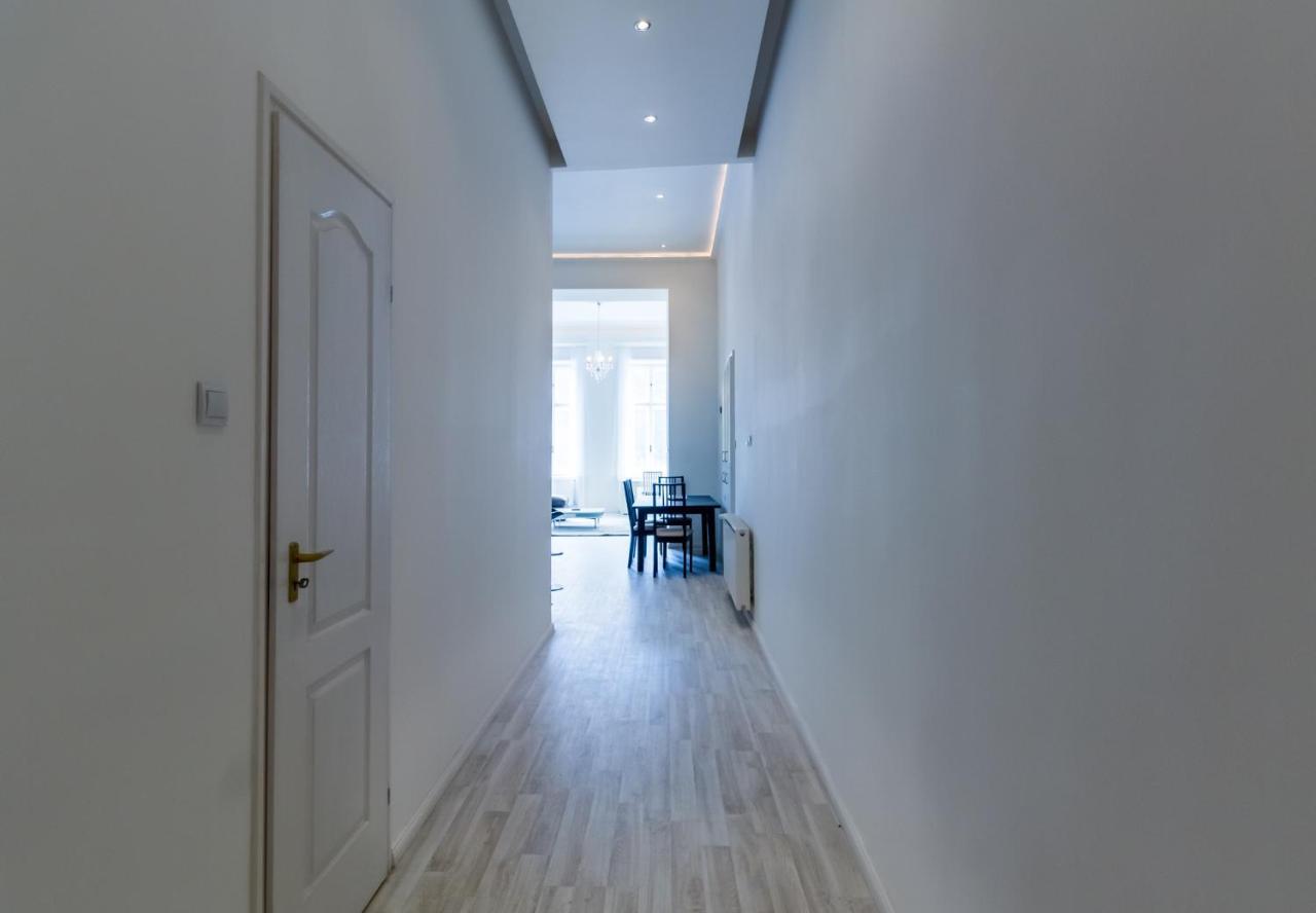 Spacious Riverside Residency - Magnificent View Budapest Exterior photo